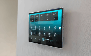 耐用、稳定、还能大屏操作，工业触摸一体机秒杀家用中控屏