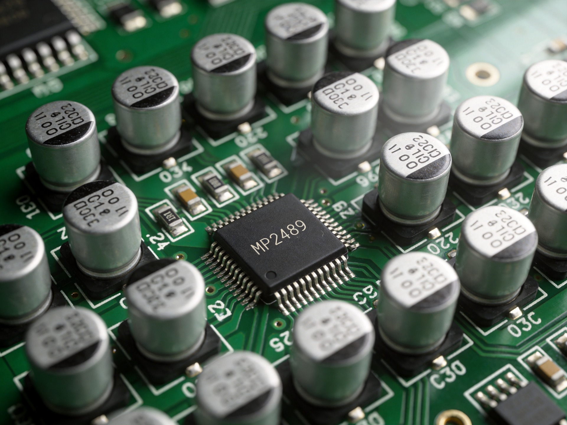宽压电源模块PCB板元器件特写